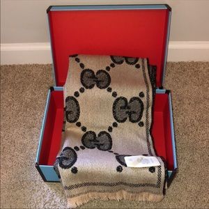 Gucci women’s scarf